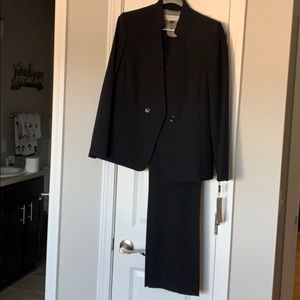 Tahari work pant suit navy